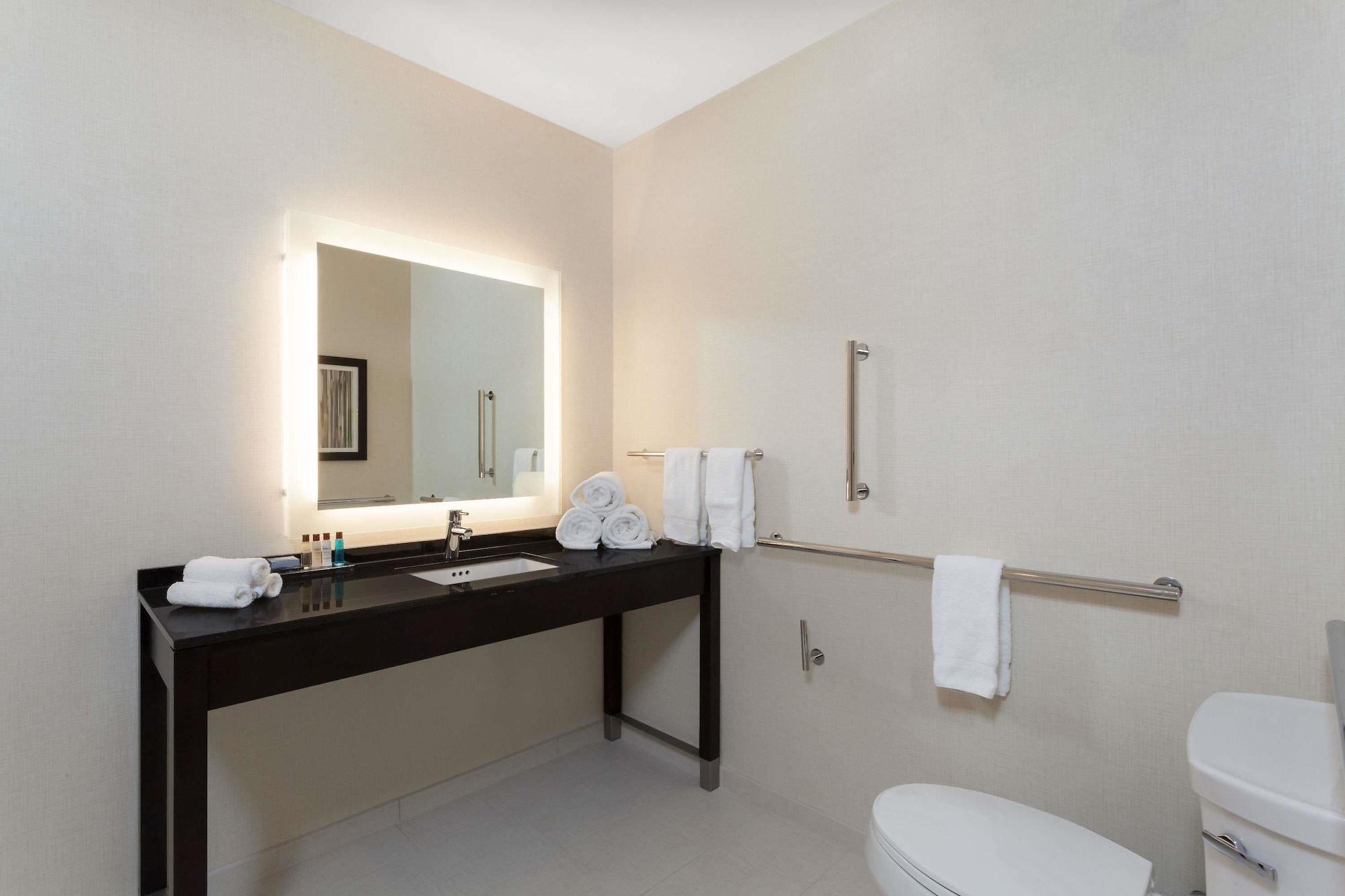 Wingate By Wyndham Altoona Downtown/Medical Center Hotel Ngoại thất bức ảnh