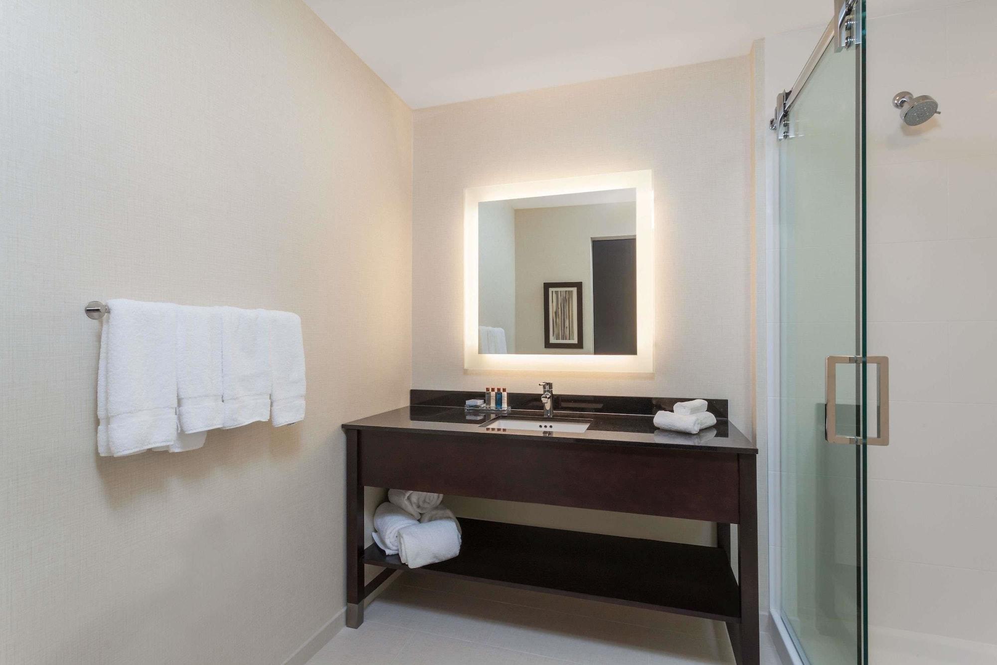 Wingate By Wyndham Altoona Downtown/Medical Center Hotel Ngoại thất bức ảnh